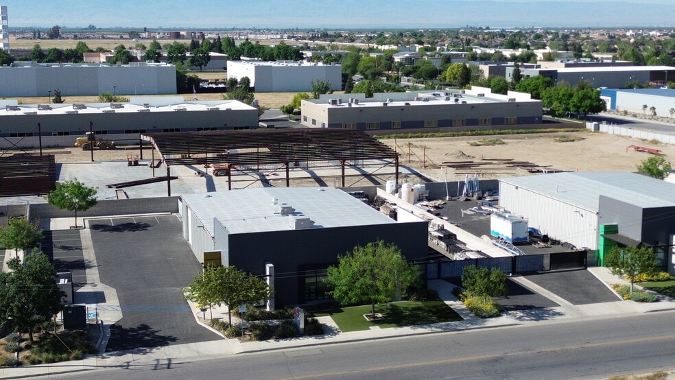 More Photos Of 8475 Pacheco Rd, Bakersfield Showroom For Lease