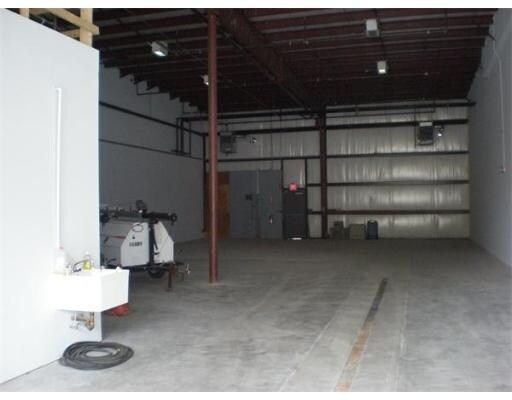 More Photos Of 147 Revolutionary Dr, East Taunton Warehouse For Lease