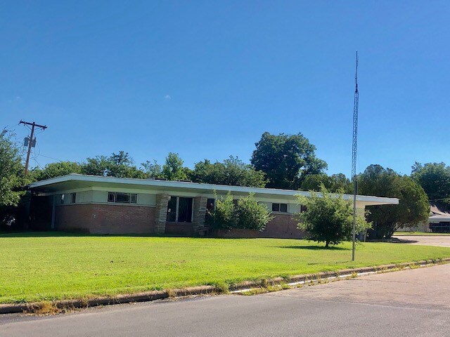 More Photos Of 801-809 NW Pershing Dr, Lawton Medical For Sale