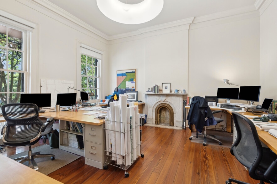 More Photos Of 2200 Prytania St, New Orleans Loft Creative Space For Sale
