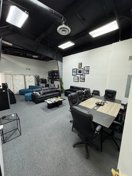 More Photos Of 908 Moretz Ave, Charlotte Industrial For Lease