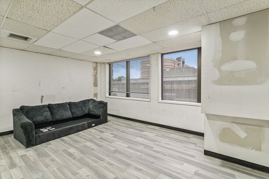 More Photos Of 327-345 E Bay St, Jacksonville Office For Sale