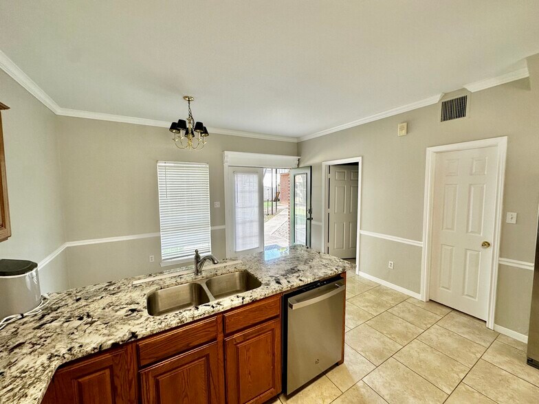 More Photos Of 1902 S 8th St, Waco Multifamily For Sale