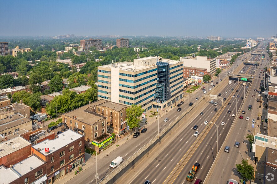 More Photos Of 5160 Boul Décarie, Montréal Office For Sale