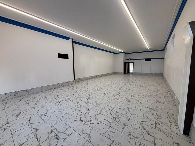 More Photos Of 1018 3rd Ave, Worthington General Retail For Sale