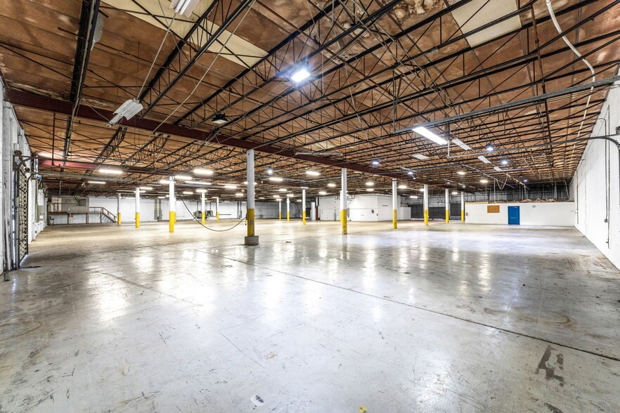 More Photos Of 7620 W 2nd Ct, Hialeah Warehouse For Sale