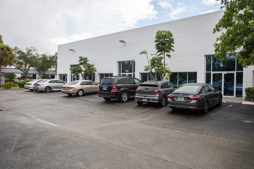 More Photos Of 3555-3569 NW 53rd Ct, Fort Lauderdale Unknown For Lease