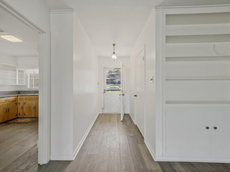 More Photos Of 2326 Hartford Rd, Austin Apartments For Sale
