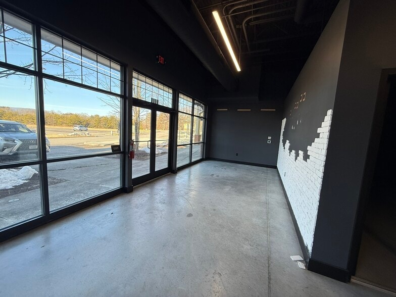 More Photos Of 5036 Keagy Rd, Roanoke General Retail For Lease