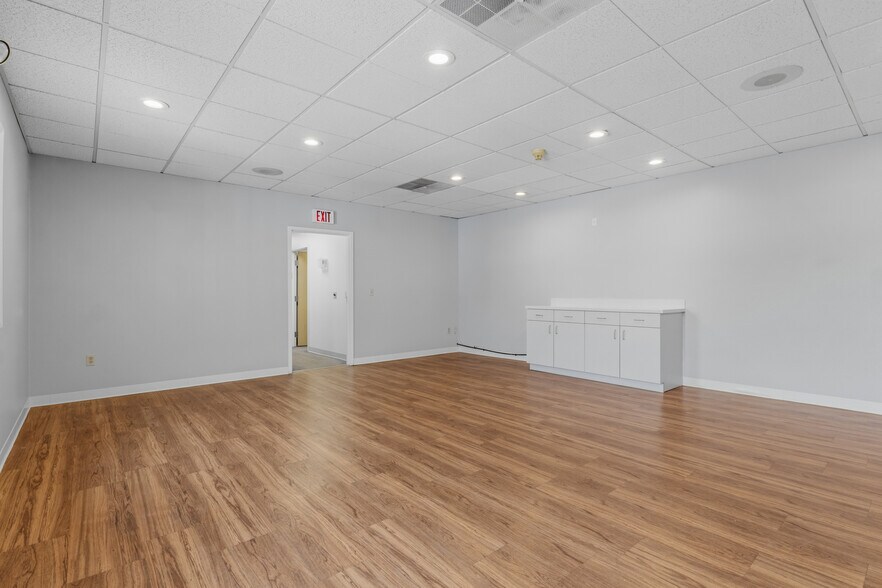 More Photos Of 320 Phillips St, North Kingstown Medical For Sale