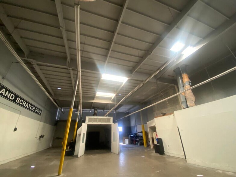 More Photos Of 6696 Miramar Rd, San Diego Auto Repair For Lease