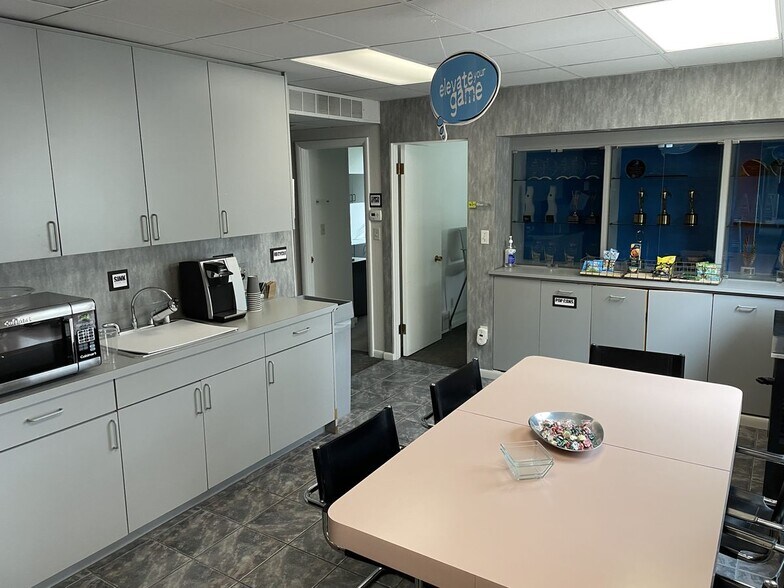 More Photos Of 816 S Hamilton St, Saginaw Office For Sale