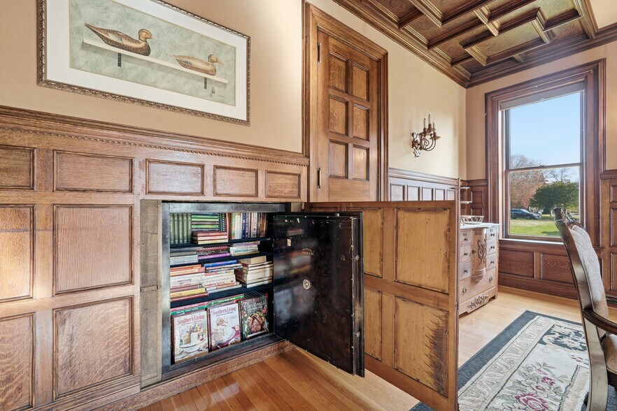 More Photos Of 270 Maple St, Springfield Hospitality For Sale