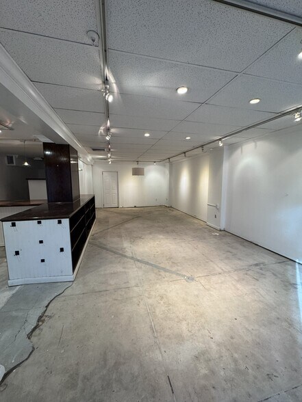 More Photos Of 247 Sunrise Ave, Palm Beach Storefront Retail Office For Lease