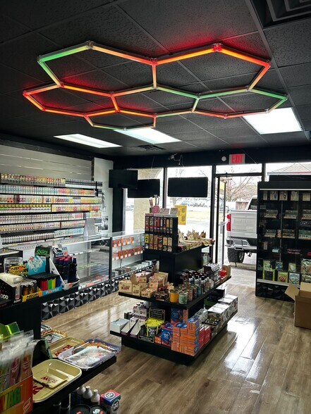 More Photos Of 4820 University Dr, Huntsville General Retail For Sale