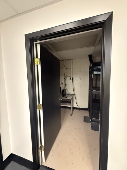 More Photos Of 223 NE Loop 820, Hurst Office For Sale