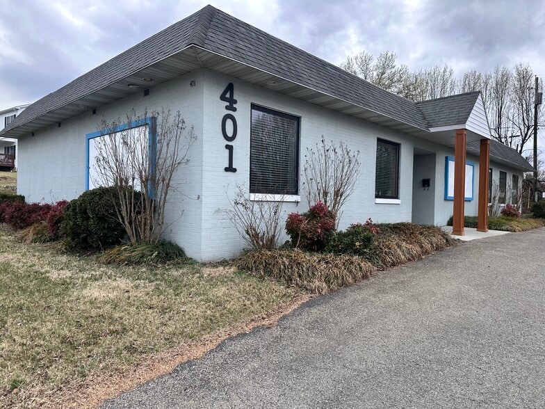Primary Photo Of 401 Depot St NW, Christiansburg Medical For Sale