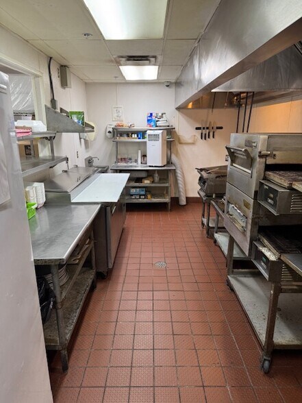 More Photos Of 2040 Schillinger Rd S, Mobile Freestanding For Lease