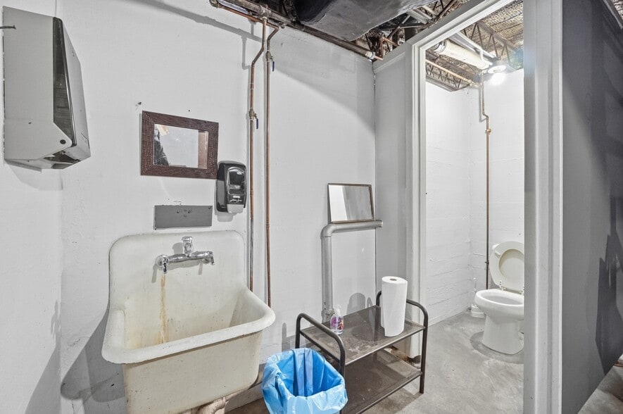 More Photos Of 1703 Dale Rd, Cincinnati Public Library For Sale