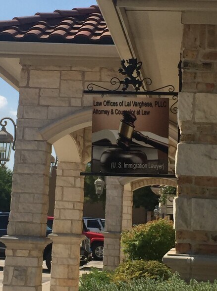 More Photos Of 1111 Kinwest Pky, Irving Office Residential For Lease