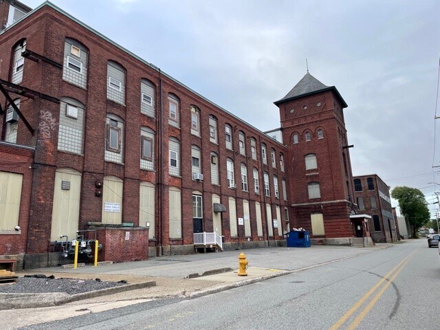 More Photos Of 250 Esten Ave, Pawtucket Flex For Lease