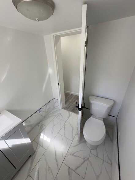 More Photos Of 3841 S Highland Dr, Salt Lake City Freestanding For Sale
