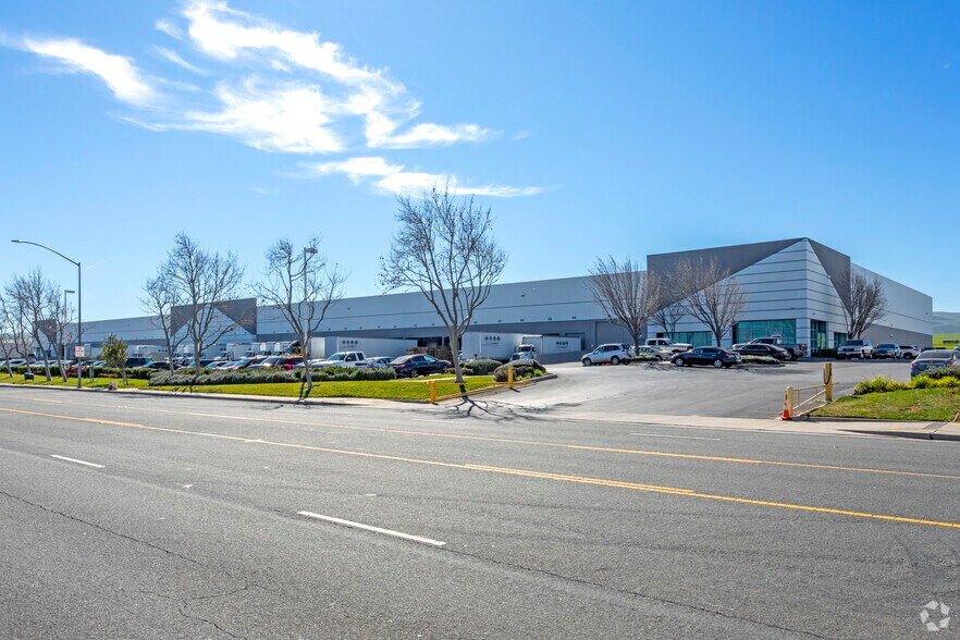 More Photos Of 25201-25315 S Schulte Rd, Tracy Distribution For Lease