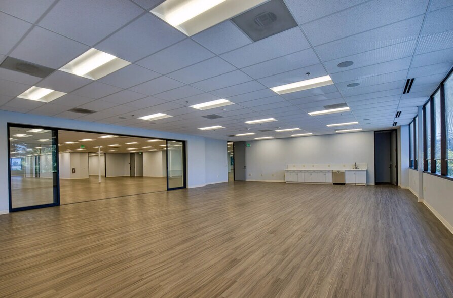 More Photos Of 3775 N Freeway Blvd, Sacramento Serviced Offices For Lease