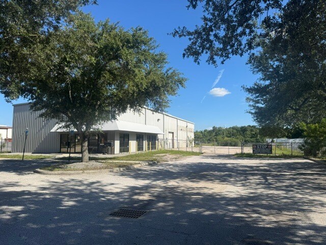 Primary Photo Of 9507 Palm River Rd, Tampa Warehouse For Lease