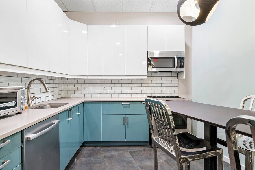 More Photos Of 2404 Hollywood Blvd, Hollywood Loft Creative Space For Lease