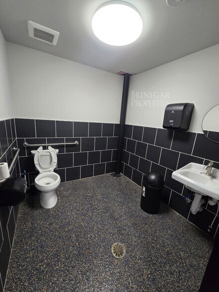 More Photos Of 2100 Double Creek Dr, Round Rock Warehouse For Sale