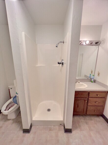 More Photos Of 1400 Lera, Weatherford Medical For Sale