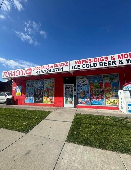 More Photos Of 4235 Monroe St, Toledo Freestanding For Sale