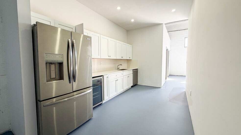 More Photos Of 7101 N Miami Ave, Miami Flex For Lease