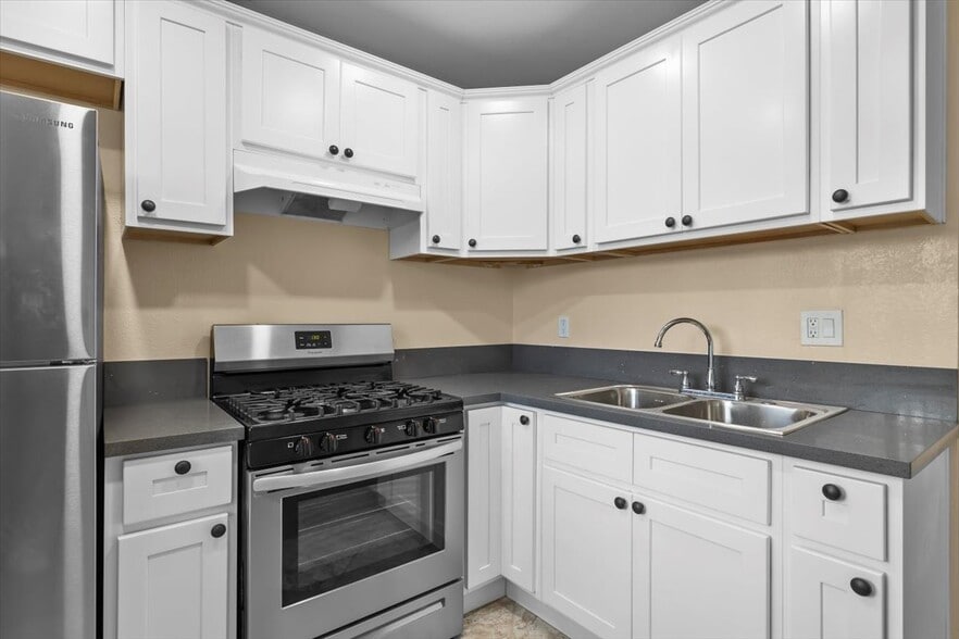More Photos Of 10720 Burin Ave, Lennox Apartments For Sale