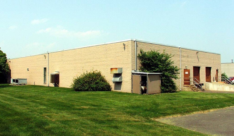 More Photos Of 2 Pheasant Run, Newtown Research And Development For Sale