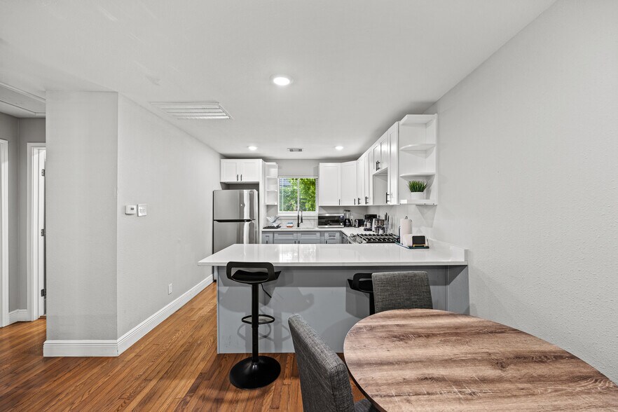 More Photos Of 2512 Calumet St, Houston Apartments For Sale