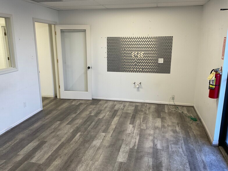 More Photos Of 1650 45th St, Munster Office For Lease