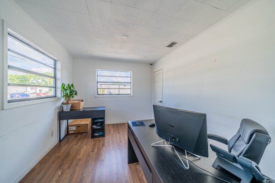 More Photos Of 14041 N Florida Ave, Tampa Auto Dealership For Sale