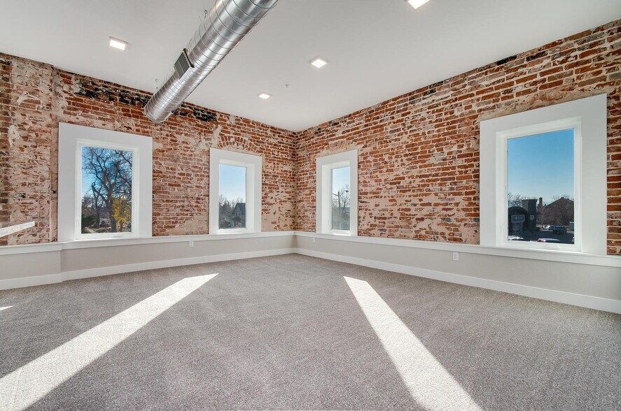 More Photos Of 300 S Logan St, Denver Apartments For Lease