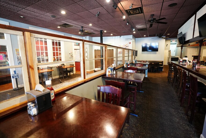 More Photos Of 101 Court Sq, Abbeville Restaurant For Sale