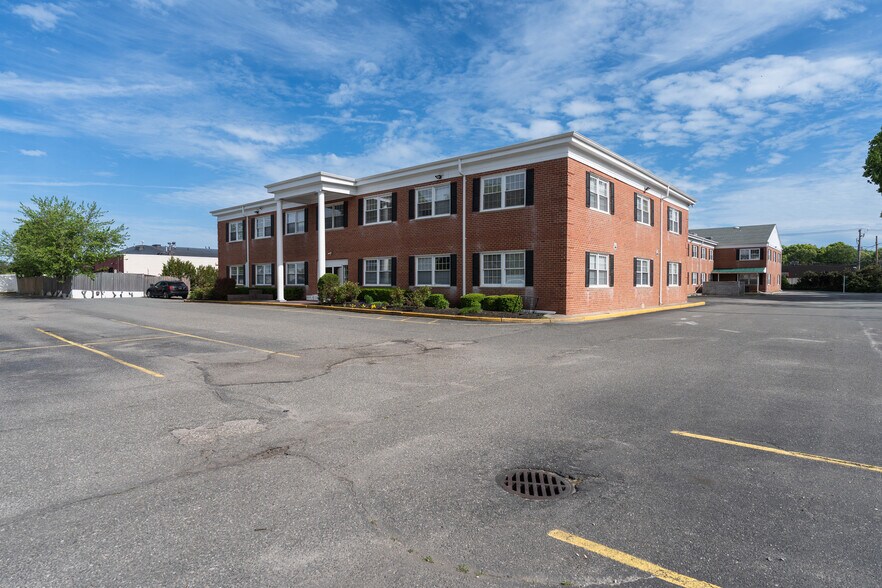 More Photos Of 475 E Main St, Patchogue Medical For Sale