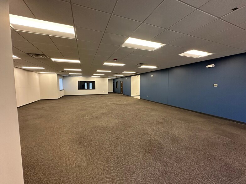 More Photos Of 2801 Alft Ln, Elgin Manufacturing For Lease