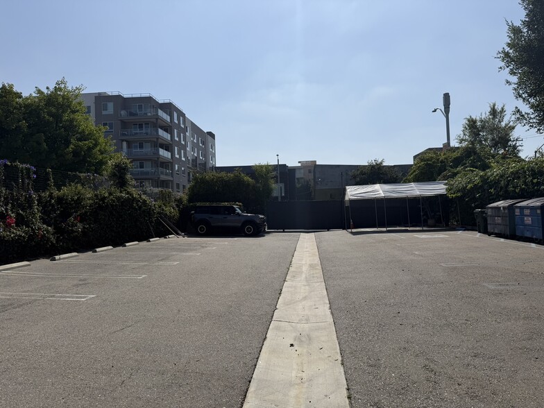 More Photos Of 1201-1205 N La Brea Ave, West Hollywood Restaurant For Lease
