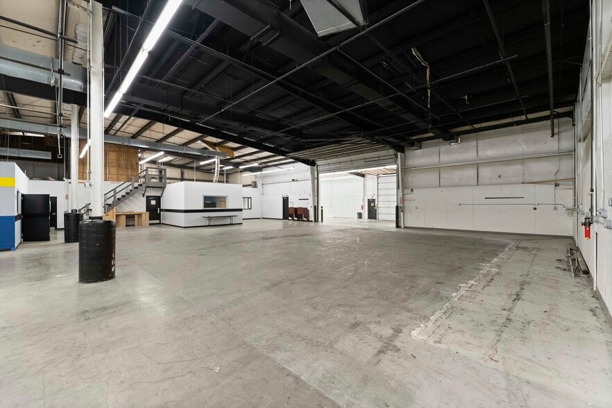 More Photos Of 152 S Iredell Industrial Park Rd, Mooresville Light Manufacturing For Lease