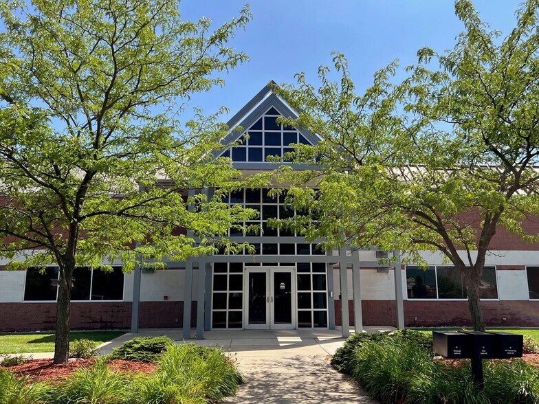 More Photos Of 580 Longbow Dr, Maumee Office For Lease