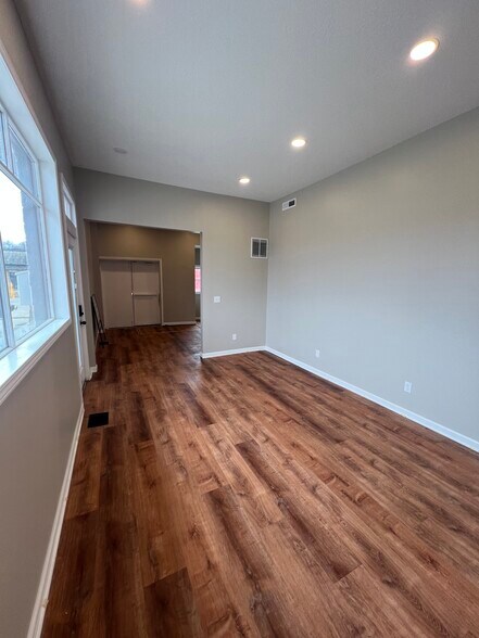 More Photos Of 212 S Broadway, Peru Specialty For Sale