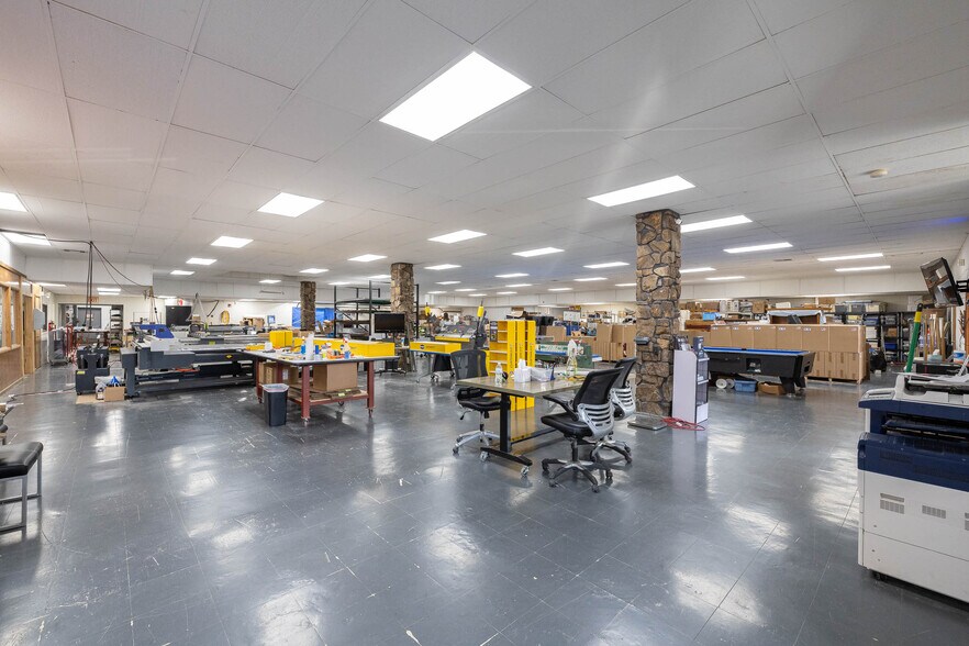 More Photos Of 1060 1st Ave NE, Gravette Industrial For Lease