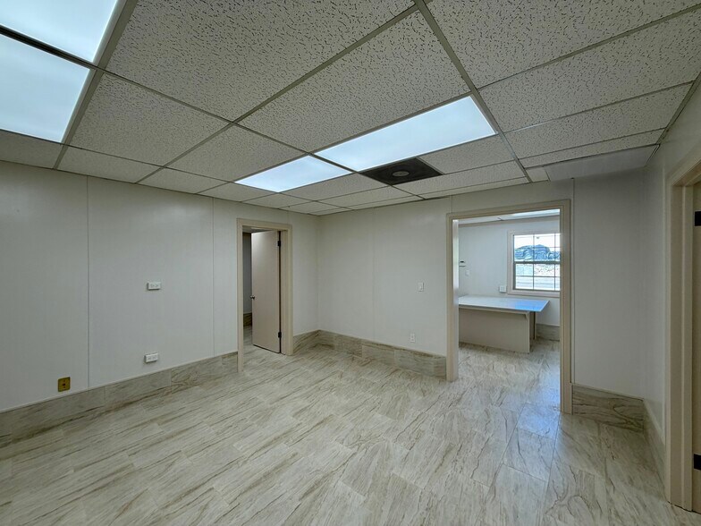 More Photos Of 908 SW 5th St, Oklahoma City Warehouse For Lease