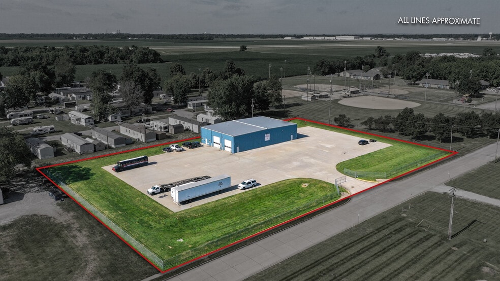 More Photos Of 300 Rou des Chateaux, Bethalto Parking Garage For Sale